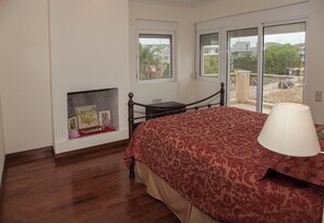 4 chambres, fer et planche à repasser, Wi-Fi, literie fournie