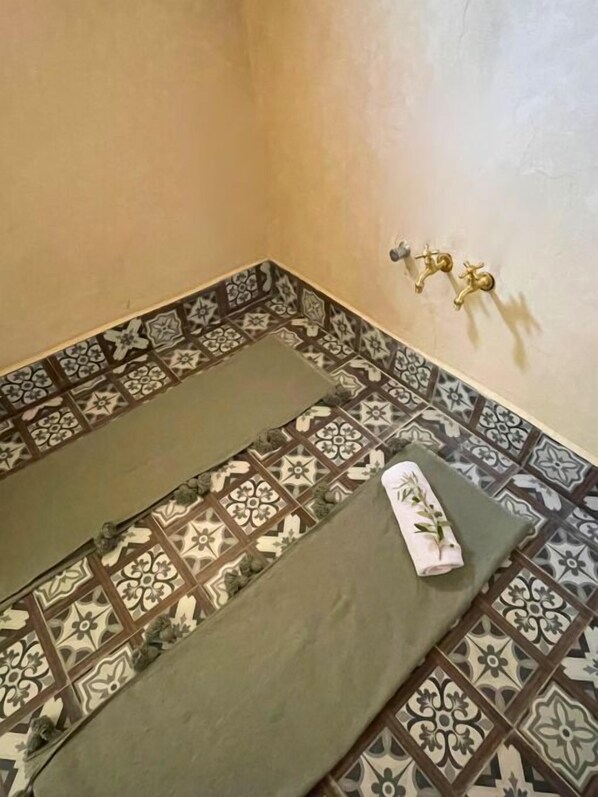 Sauna, steam room, massages