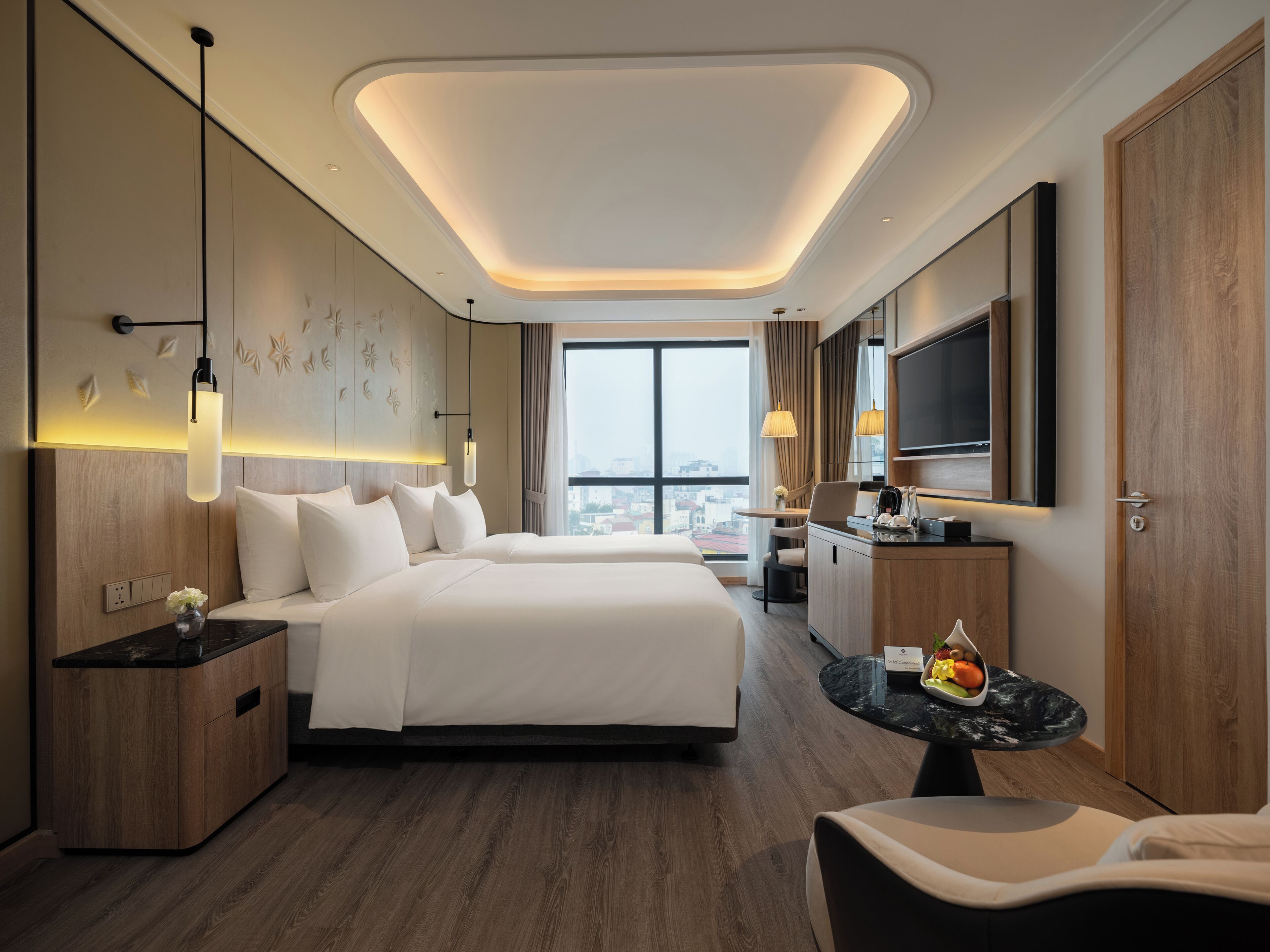 Seprai premium, busa memori, minibar, dan brankas