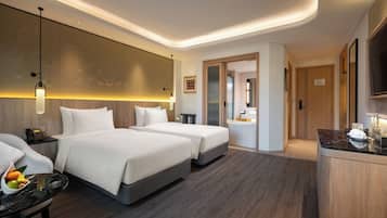 Habitación con 1 cama doble o 2 individuales, balcón, vistas a la ciudad (Prestige Suite) | Ropa de cama de alta calidad, colchones viscoelásticos, minibar