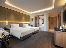 Prestige Suite Double or Twin Balcony City View | Premium bedding, memory foam beds, minibar, in-room safe