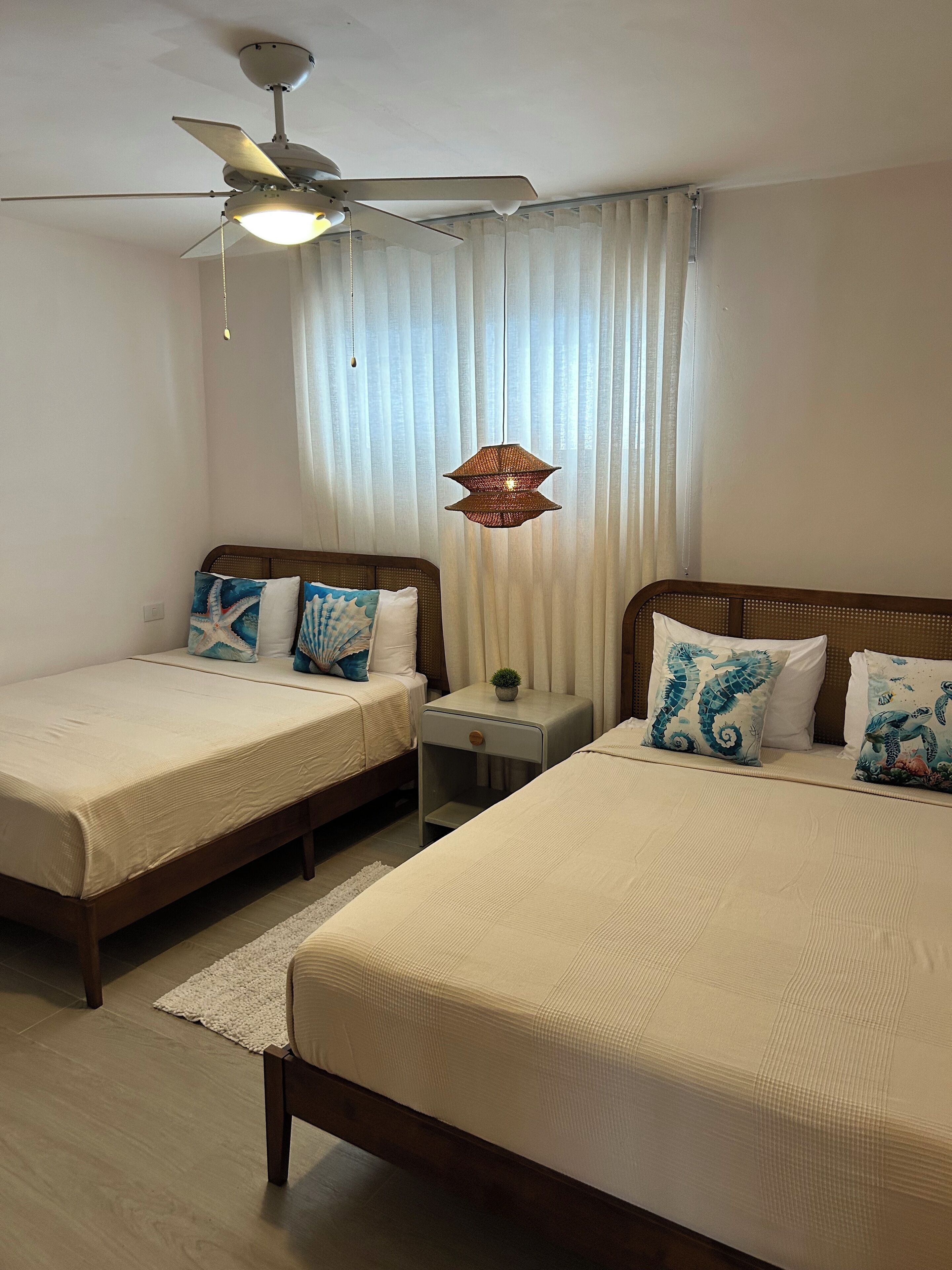 2 habitaciones, tabla de planchar con plancha y wifi gratis 