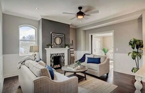 Living area - AMAZING CUSTOM DREAM HOME!! Feat: 5beds 4baths & Walk-in His/Her Steam Shower!! (Pittsburgh)