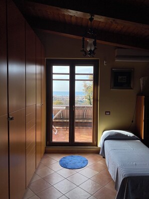 4 bedrooms, WiFi, bed sheets, wheelchair access - B&B La Rosa: unique apartment 9 beds (Salerno)