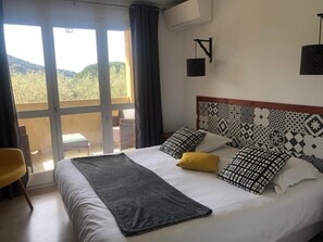 Superior Double Room, Non Smoking, Garden View | In-room safe, individually decorated, individually furnished, free WiFi