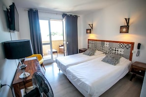 Superior Double Room, Non Smoking, Garden View | In-room safe, individually decorated, individually furnished, free WiFi - Hôtel la Picholine en Provence (Nyons)
