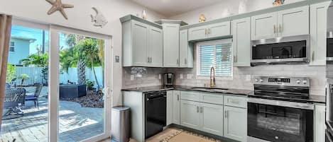 House, Multiple Beds (Indian Rocks Retreat) | Private kitchen