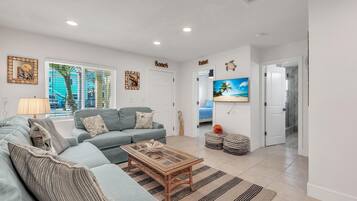 House, Multiple Beds (Indian Rocks Retreat) | Living area