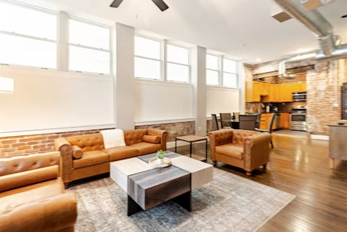 Upscale Downtown Indy 1BR Apartment Walk to Stadiums