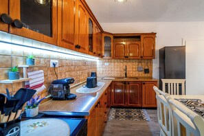 Geladeira, fogão, cooktop, lava-louças