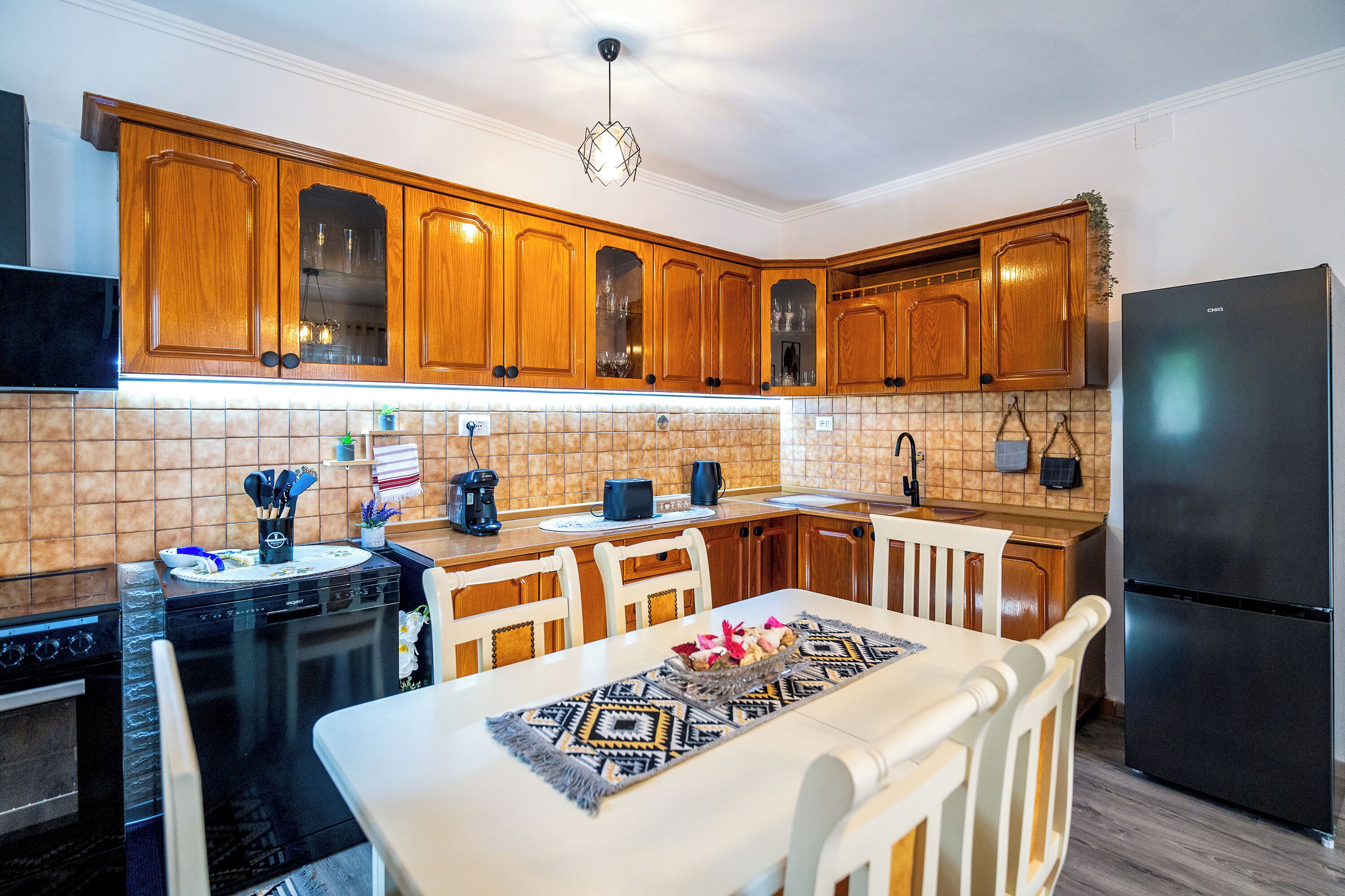 Fridge, oven, stovetop, dishwasher