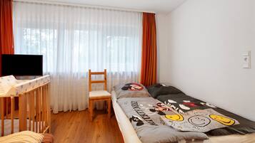 1 Schlafzimmer, BĂŒgeleisen/BĂŒgelbrett, WLAN, BettwĂ€sche