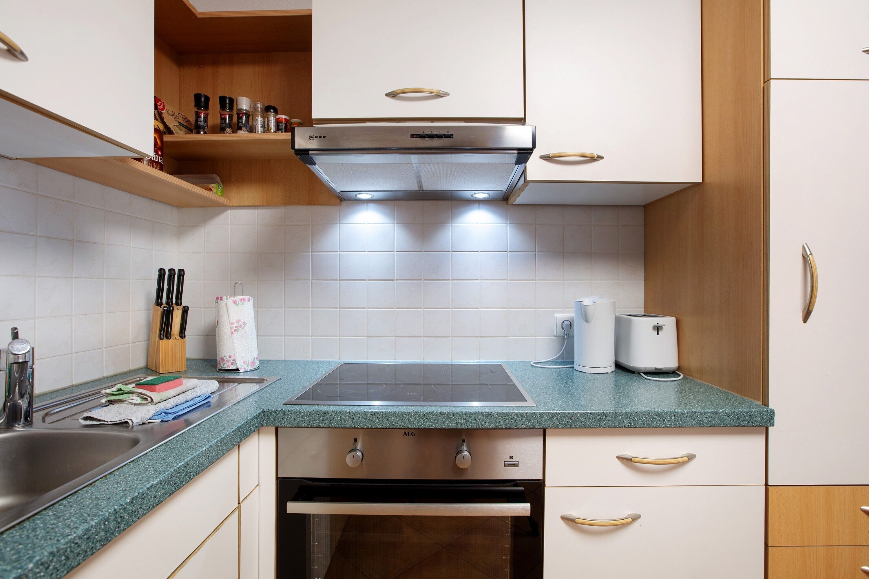 冰箱、微波炉、烤箱、炉灶