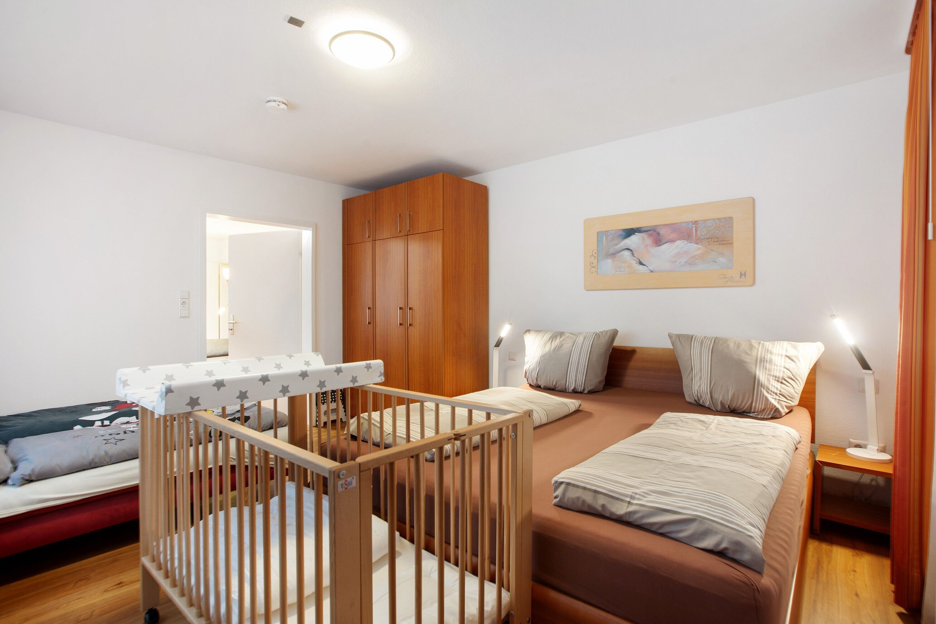 1 多间卧室、熨斗/熨衣板、WiFi、床单