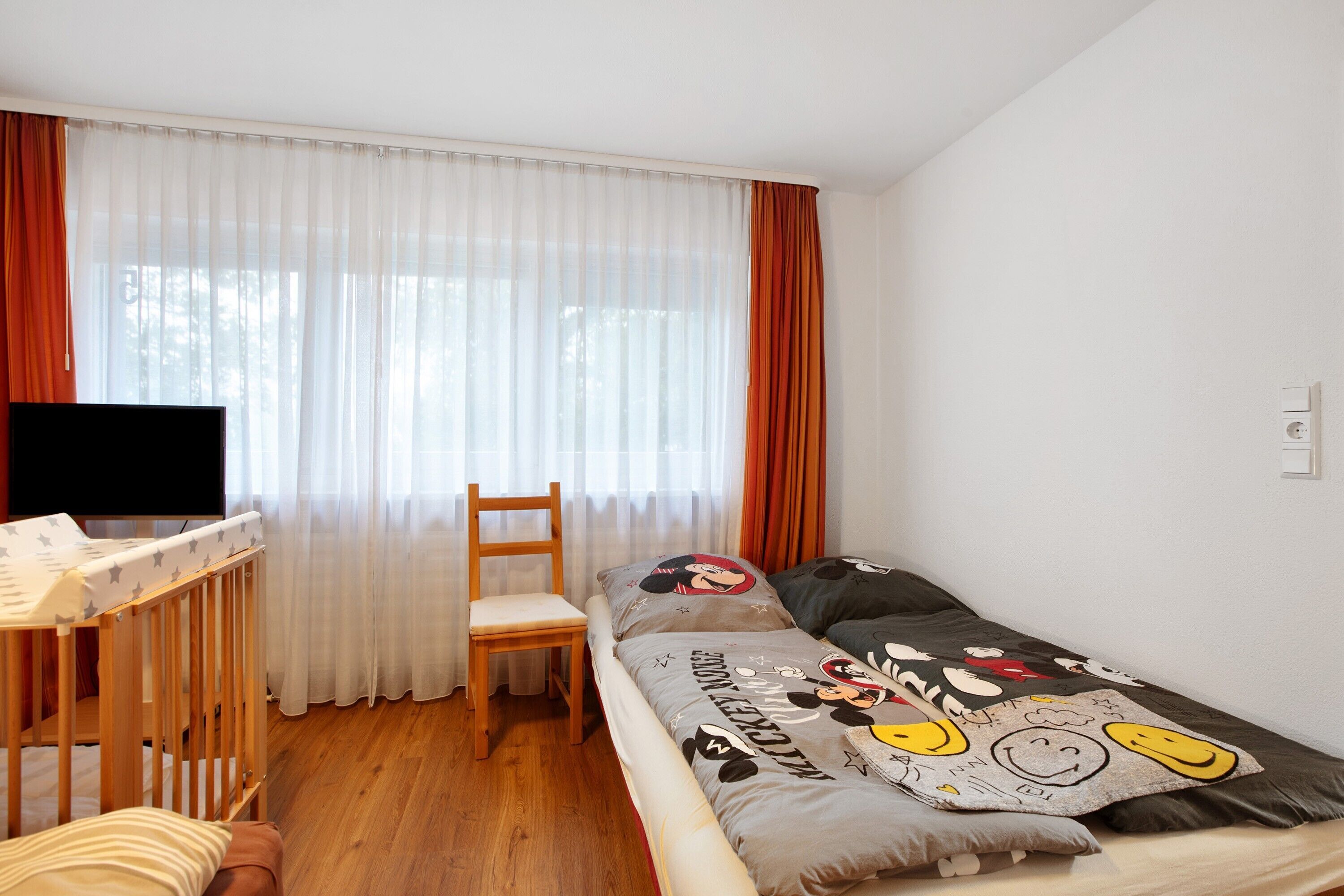 1 habitación, tabla de planchar con plancha, wifi y ropa de cama 