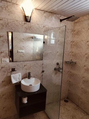 Deluxe Double Room, City View | Bathroom