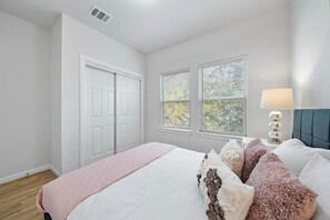 2 bedrooms, WiFi, bed sheets