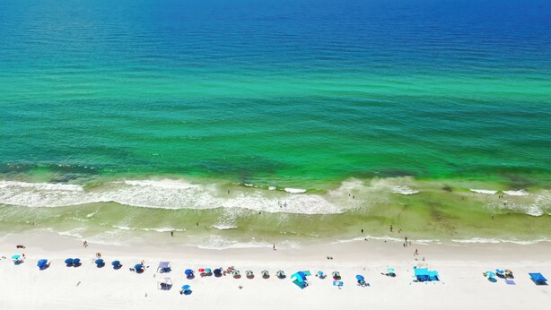 A beach with clear turquoise water and a sandy shore. - 6 Ensuite Bedrooms, Pool, Close to Beach, Luxury (Santa Rosa Beach)