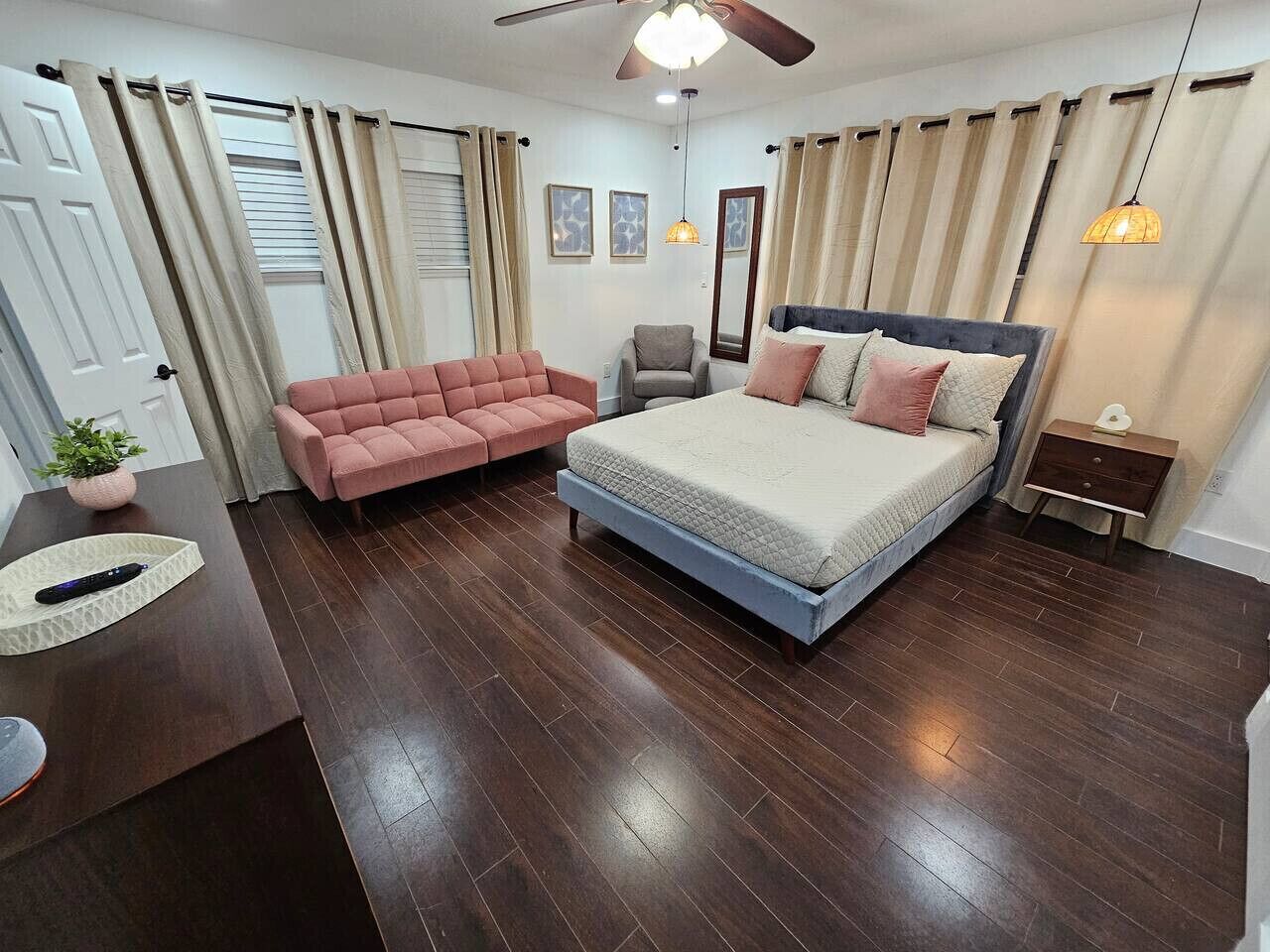 5 bedrooms, desk, iron/ironing board, travel cot