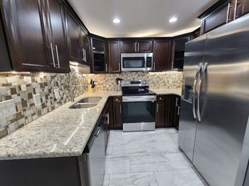 Mills House @WP. Sleeps 11 Renovated. Queen beds