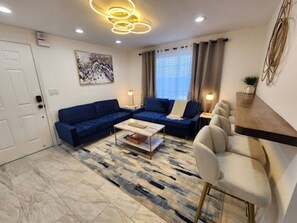 Smart TV - Mills House @WP. Sleeps 11 Renovated. Queen beds (Winter Park)