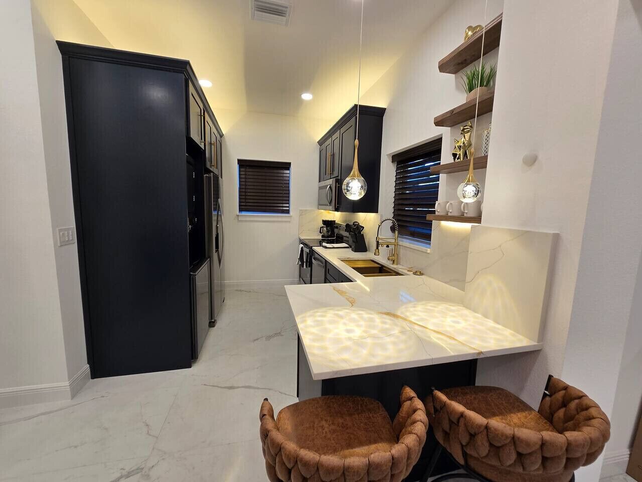 ثلاجة، ميكروويف، فرن، موقد طهي مسطح