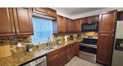 Bungalow DT by Lake Eola & KIA center Sleeps 12