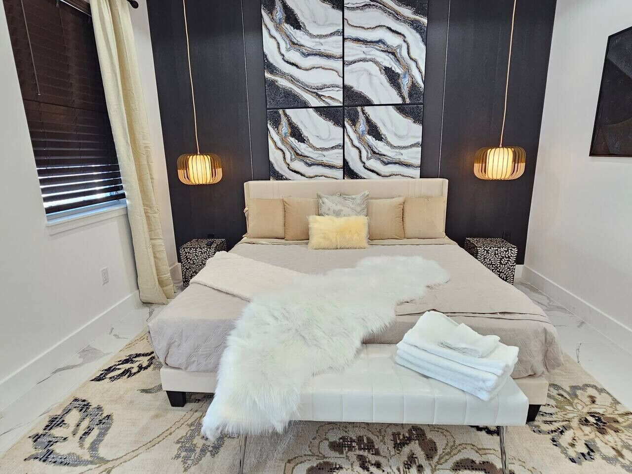 5 bedrooms, desk, iron/ironing board, travel crib