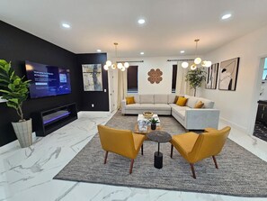 Smart TV, fireplace, stereo - 5/4 King bed LUX Arcade near WP/CP & DT Orlando ‼️ (Winter Park)