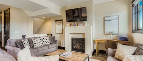 Smart TV y chimenea