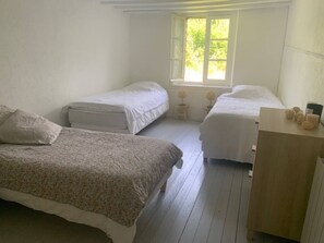 3 quartos, ferros/tábuas de passar roupa, berço de viagem, Wi-Fi