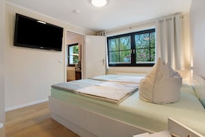 1 habitación, tabla de planchar con plancha, wifi y ropa de cama