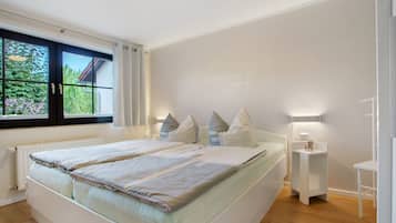 1 bedroom, desk, iron/ironing board, WiFi