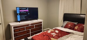 3 室のベッドルーム、WiFi (無料)、ベッドシーツ