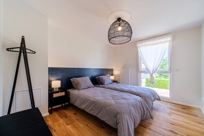 2 bedrooms, iron/ironing board, free WiFi, bed sheets