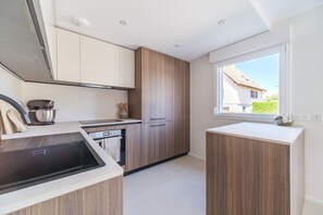 Fridge, microwave, oven, dishwasher