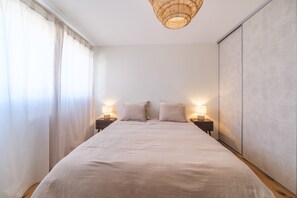2 bedrooms, iron/ironing board, free WiFi, bed sheets