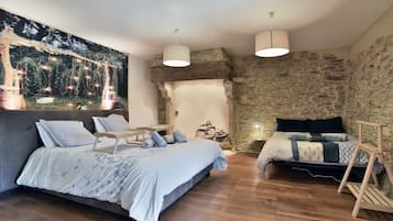 3 bedrooms, iron/ironing board, free WiFi, bed sheets