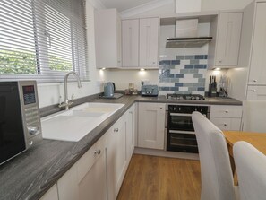 Dishwasher, cookware/dishes/utensils