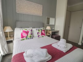 3 habitaciones, decoración personalizada y muebles diferentes 