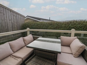 Outdoor dining - Platinum Lodge (Talybont)