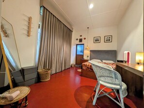 Room, 1 Bedroom, Smoking, Terrace | Living room | Books