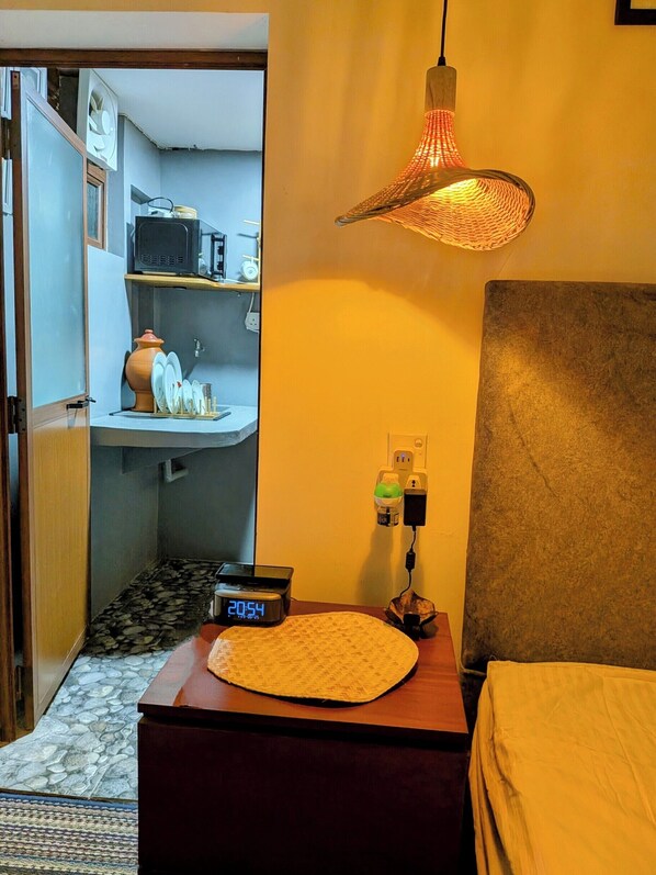 Room, 1 Bedroom, Smoking, Terrace | Living room | Books