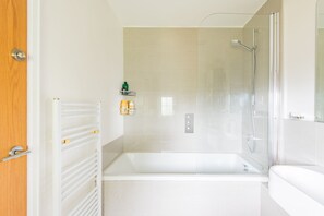 Shower, hair dryer, towels - St Mary's House, Worth, Deal, Kent (Deal)