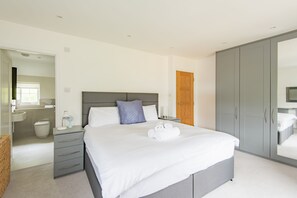 4 bedrooms, desk, iron/ironing board, WiFi - St Mary's House, Worth, Deal, Kent (Deal)