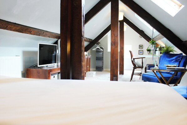 9 bedrooms, iron/ironing board, Internet, bed sheets