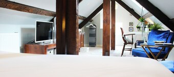 Cosy country house hotel. Pet-Friendly with comfy lounges and beautiful gardens!