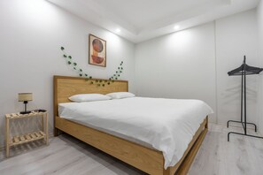 Deluxe Apartment, 2 Bedrooms, Non Smoking, Balcony | Desk, free WiFi