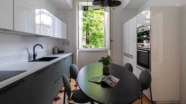 Fridge, microwave, oven, stovetop