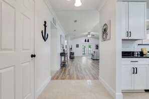 Interior - The Dive Locker- 5 min to the Beach Sleeps 10 (Panama City Beach)